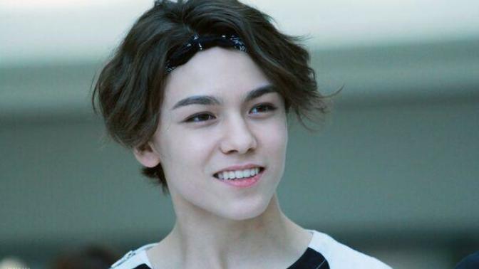 Do you girls like middle part hairstyle on guys?