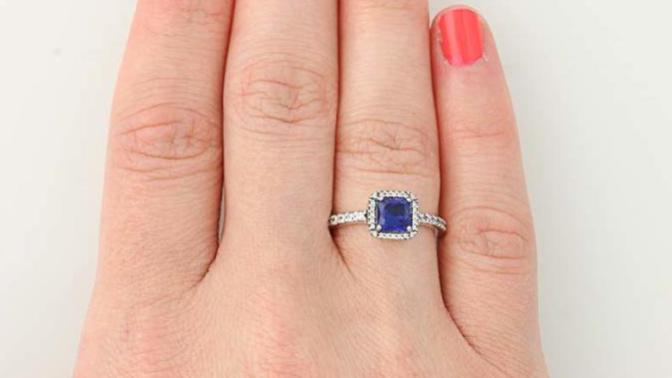 Does a colored single stone ring look like an engagement ring?