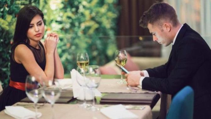 How do you keep a guy interested in texts?
