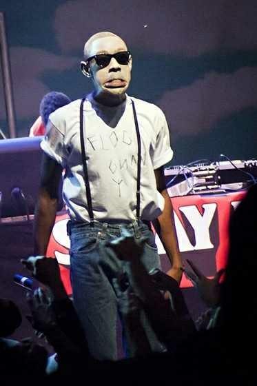 Twitch had banned this streamer, girl, for doing black face of a game character from Apex Legends. Do you agree with the ban?