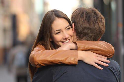 Is it better to go in for a hug or a handshake when meeting a girl for a date?