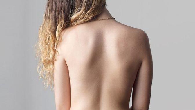 Who finds women's backs attractive?