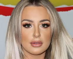 Is Tana Mongeau attractive?