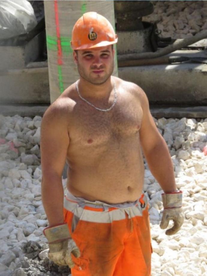 Girls, do you prefer dad bod or skinny guys??