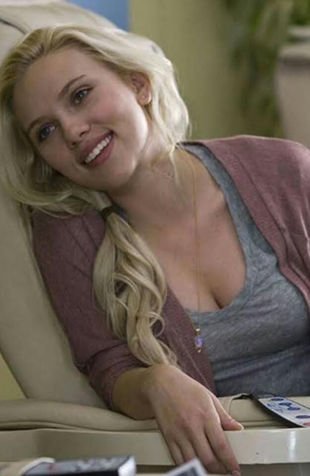 Girls, what would you rate Scarlett Johansson out of 10 in looks?