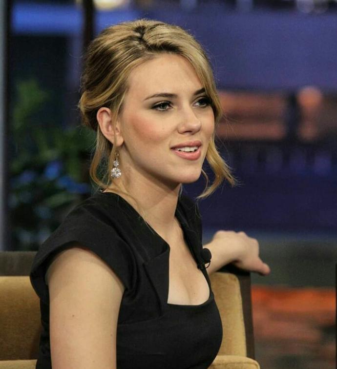 Girls, what would you rate Scarlett Johansson out of 10 in looks?