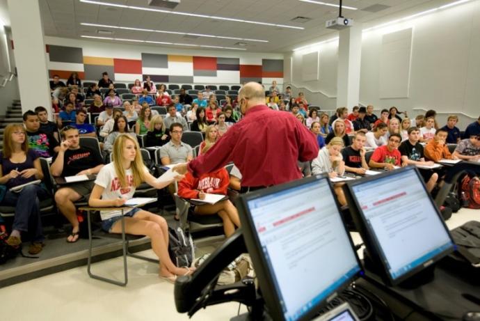 Should girls in mini skirts or hot pants be allowed in university libraries and classrooms?