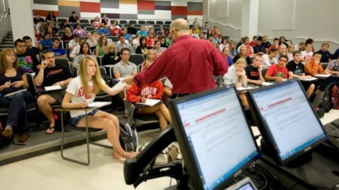 Should girls in mini skirts or hot pants be allowed in university libraries and classrooms?