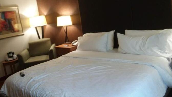 Name a few things you like and dislike about staying in hotels?