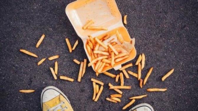 Is it safe to eat food if it fell on the floor?