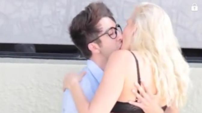 Girls, do you kiss chris monroe?