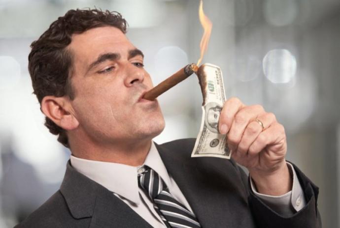 Does showing off how much money you make make you a narcissist?