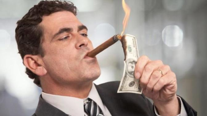 Does showing off how much money you make make you a narcissist?