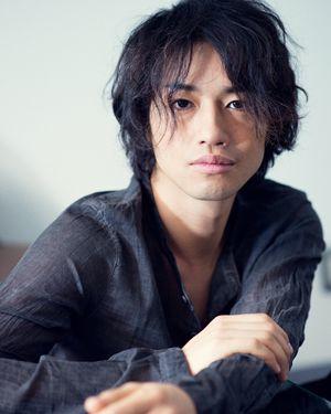 What do girls think of "prettyboys" and how do they react to them (in public and in private)?