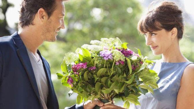 Do guys with sisters approach women differently?
