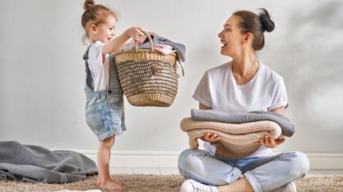 Are single mothers more capable of raising children on their own than single fathers?