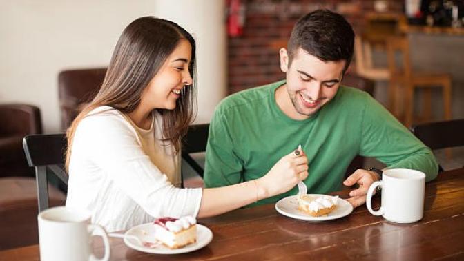 Why dont guys like sharing their food 🤷‍♀️?
