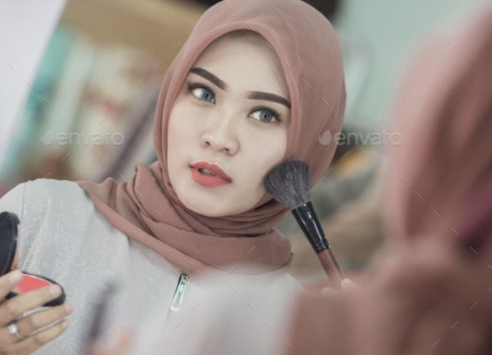 My mom told me that girls should always have a little makeup on and try to look pretty? Is that true that a girl should always