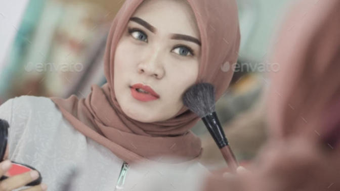 My mom told me that girls should always have a little makeup on and try to look pretty? Is that true that a girl should always "fix herself up"?