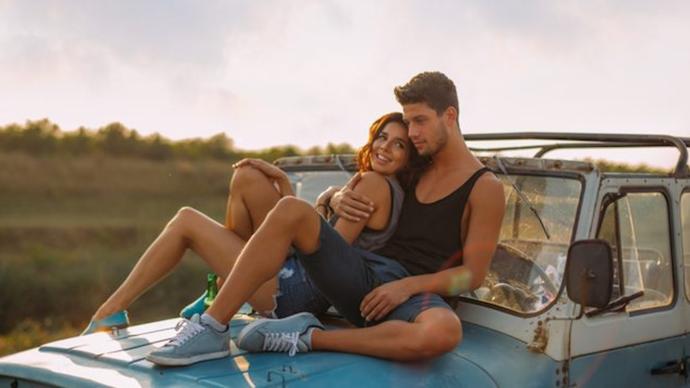 If a casual hang out with a friend ends up with kissing or sex, it would be considered a date?