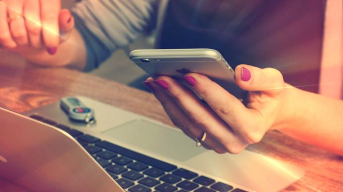 Is it important for you to know what someone looks like when making friends online?