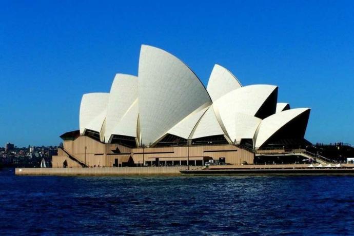If you ever visit Sydney one day would you rather have your hotel to be bear the harbour bridge or the Opera house??