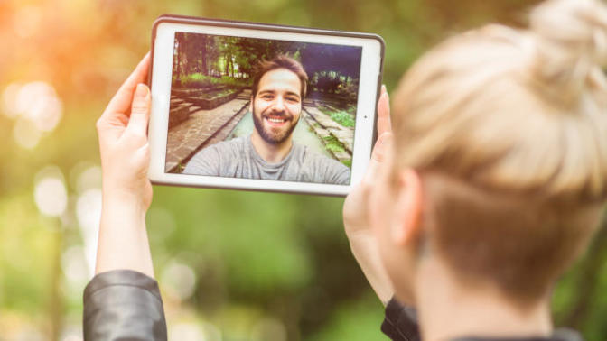 What are some ways to build a strong long distance relationship?