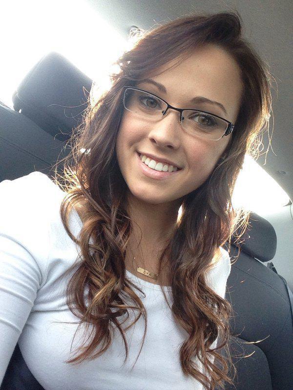 Do glasses make a girl more attractive?
