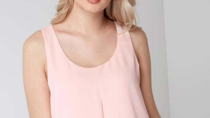 Girls, Would you wear something sleeveless on the first date?