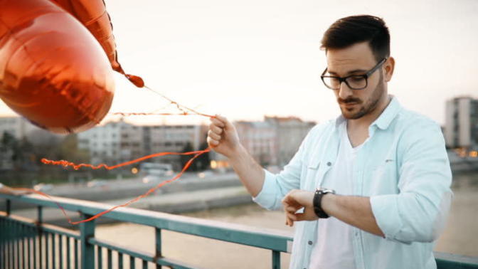 Are there warning signs that you're going to be ghosted?