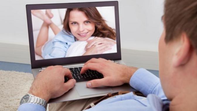 How do you tell who is a catfish online?
