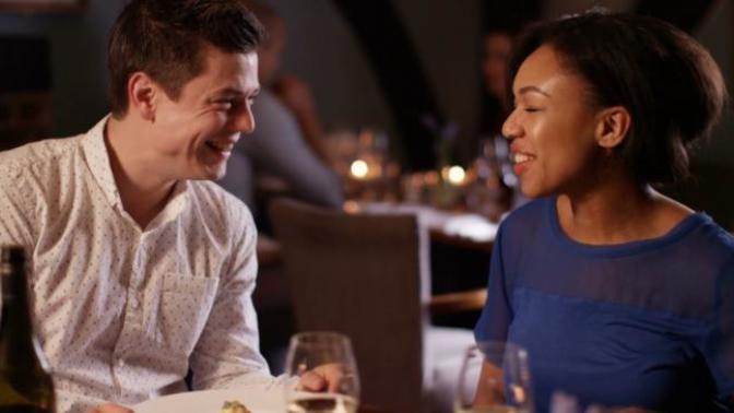 Should people discuss their recent ex in detail on the first date?