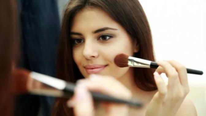 Do you agree: a girl should always fix herself up by having pretty nails and applying makeup?