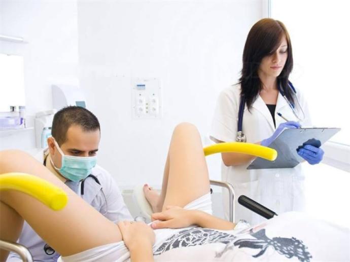How do single girls, or lesbian couples, pick the sperm donor for artificial insemination?
