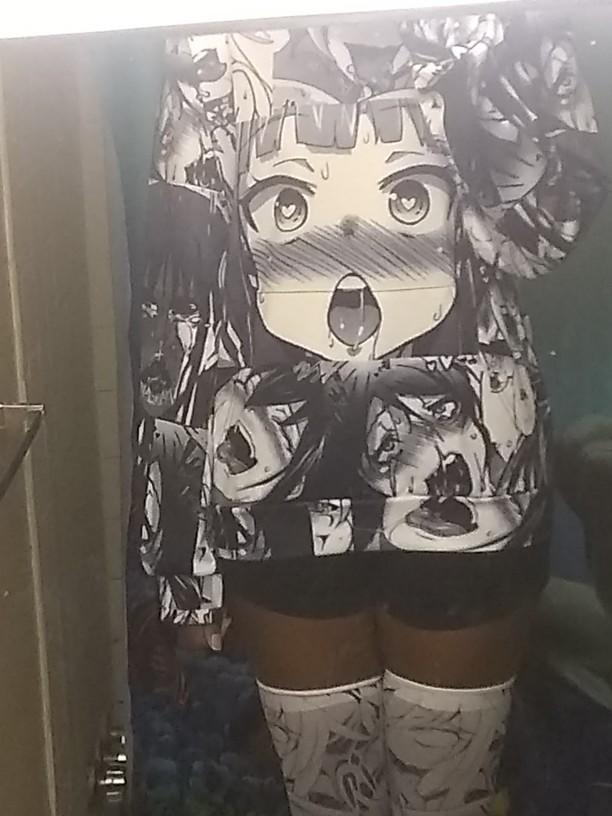 What does thís outfit say?