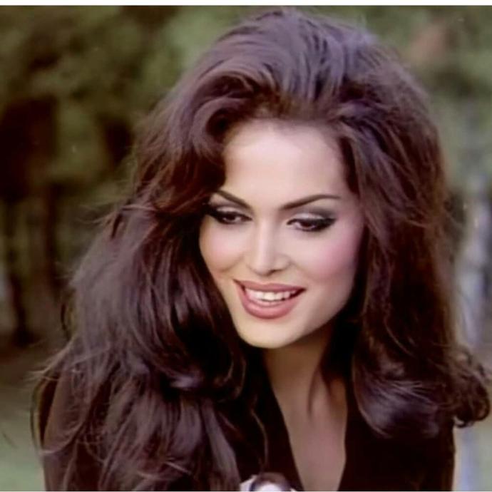 Which woman is beautiful?