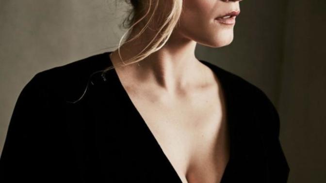 What physical qualities make a woman truly feminine?