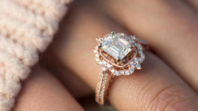 With marriage proposals, who should pick the ring?