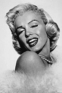 Rita Hayworth vs Marilyn Monroe, which one was prettier?