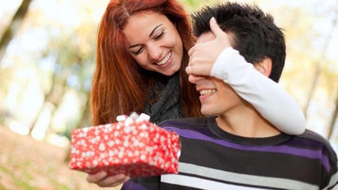 Should I feel obliged to get my boyfriend a gift for his birthday?