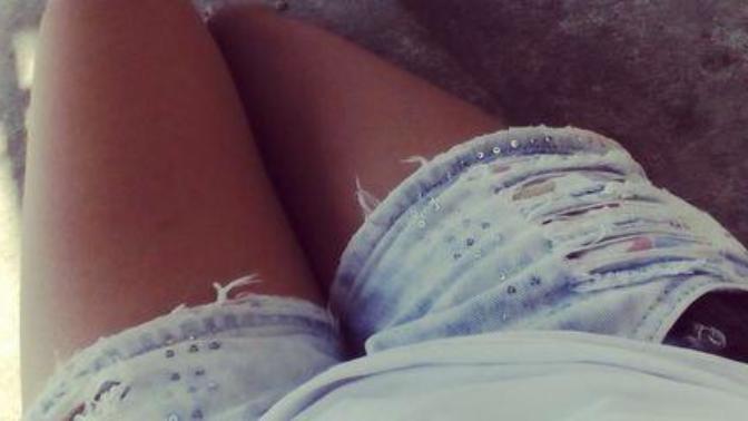 Do you think girls post thigh pictures to attract guys?