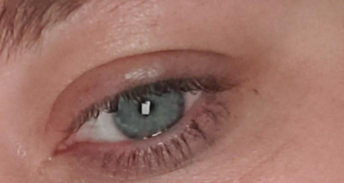 Do your eyes change shades?