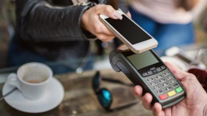 What do people think about the cashless issue where stores in San Franciso must allow the use of cash along with debit/credit or be fined?
