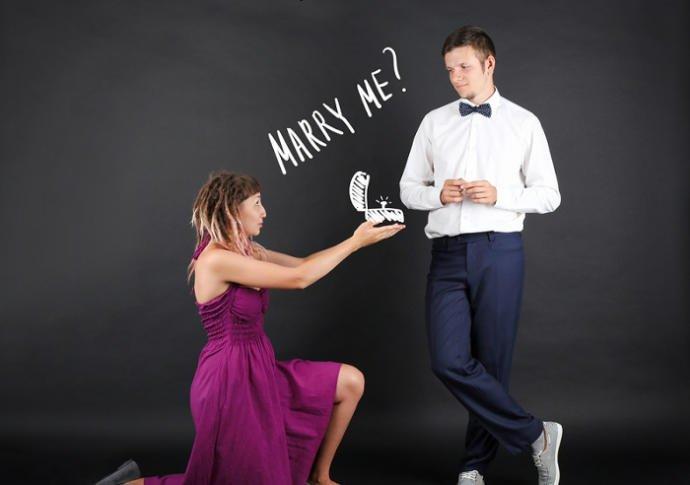 Guys, would you accept a girl proposing to you?