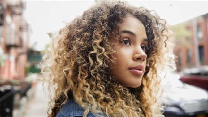 Is extremely curly hair pretty?
