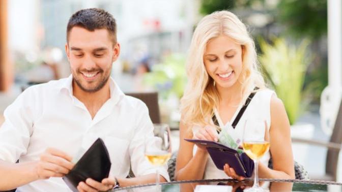 The man or woman: who should pay on the date?