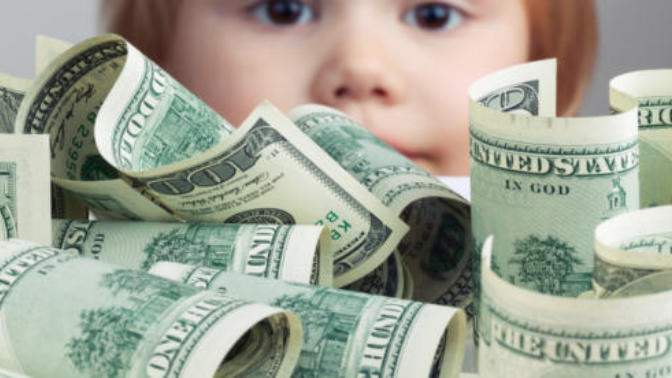 If women are allowed to abort a child they do not want, doesn't that mean men shouldn't have to pay child support if they don't want a baby?