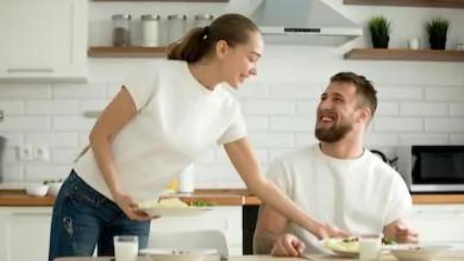 Guys, Do you expect your wife/girlfriend to serve you food at the dinner table?