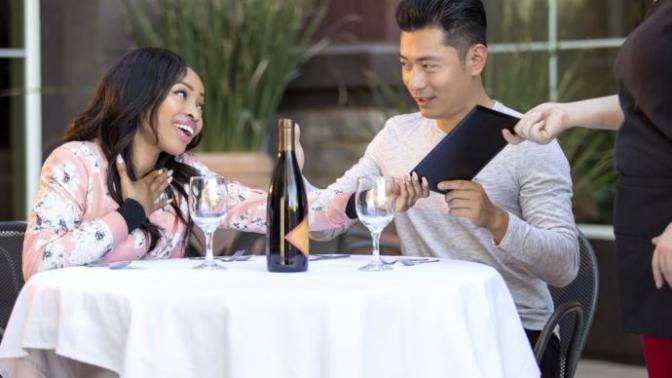 Who should pay on the first date?