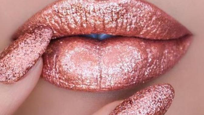 Do you find this piercing on top of the lip beautiful and sexy?